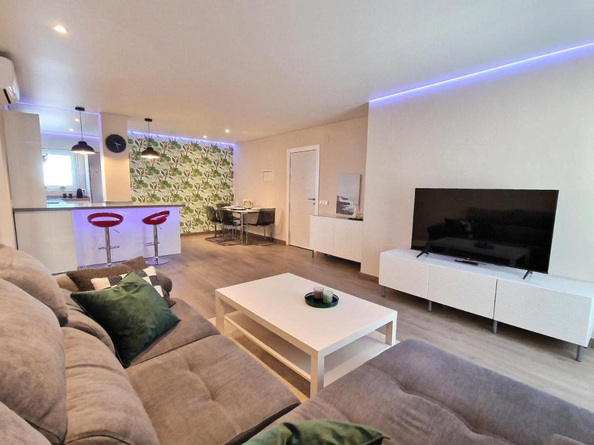 Emerald Apartment - Spacious Modern 2 Bedroom Benalmádena Kültér fotó