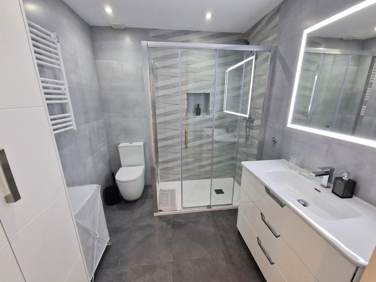 Emerald Apartment - Spacious Modern 2 Bedroom Benalmádena Kültér fotó
