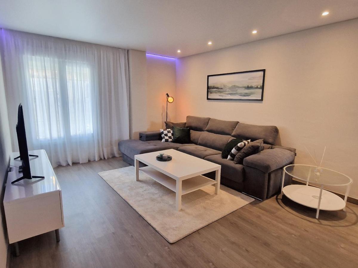 Emerald Apartment - Spacious Modern 2 Bedroom Benalmádena Kültér fotó
