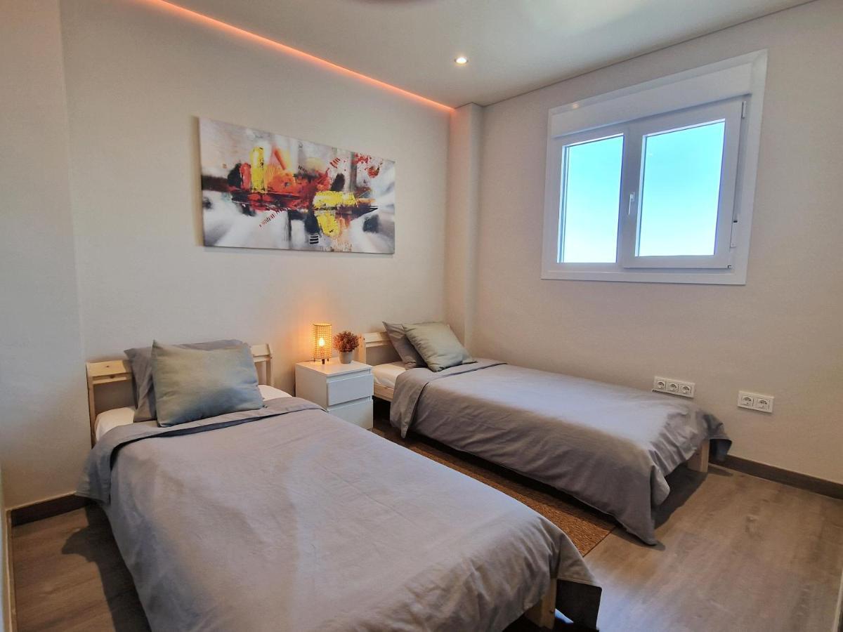 Emerald Apartment - Spacious Modern 2 Bedroom Benalmádena Kültér fotó